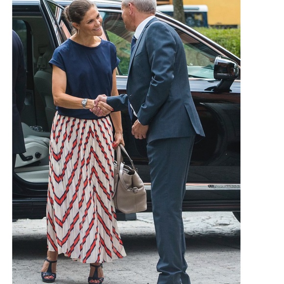 By Malene Birger Red and White Pleated Skirt Size S - Picture 3 of 9